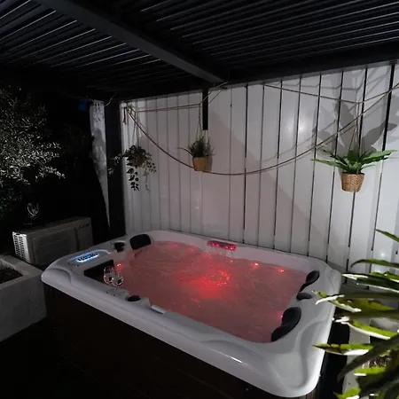 Jacuzzi Privé&cinéma - Maison Romantique Agde
