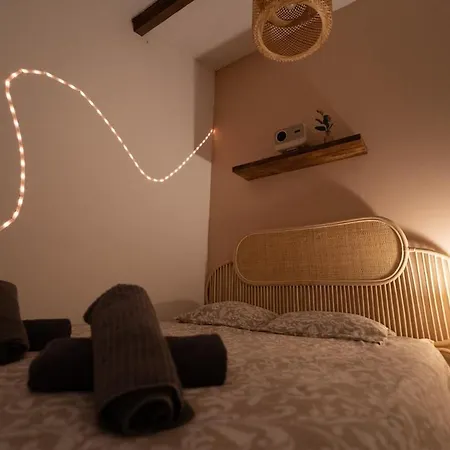 Holiday home Jacuzzi Prive & Cinema - Maison Romantique *