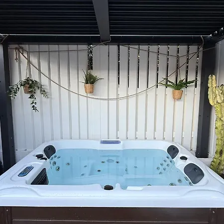 Jacuzzi Privé&cinéma - Maison Romantique Agde