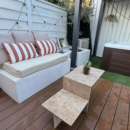 Jacuzzi Privé&cinéma - Maison Romantique Hébergement de vacances