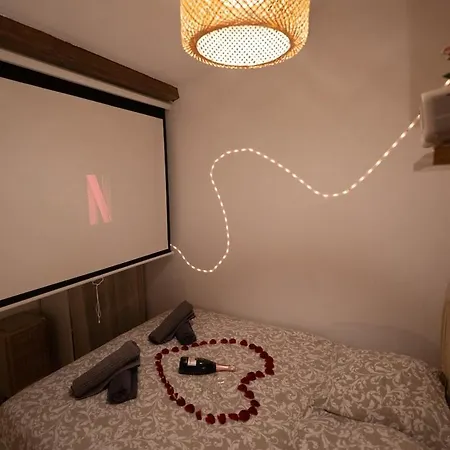 Jacuzzi Prive & Cinema - Maison Romantique Holiday home