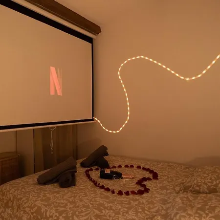 Hébergement de vacances Jacuzzi Privé&cinéma - Maison Romantique Agde